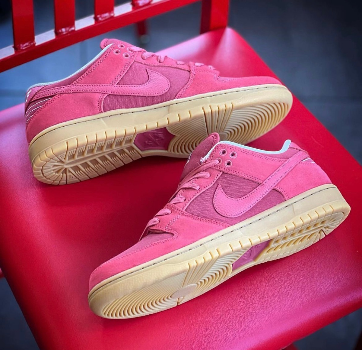 新品！NIKE SB DUNK LOW ADOBE Pink Gum - www.sorbillomenu.com