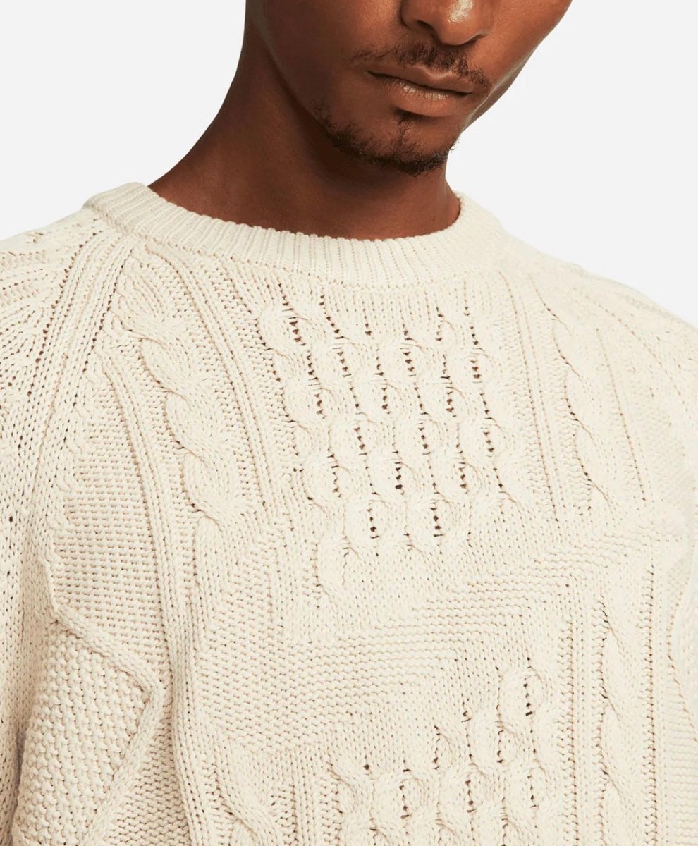 Nike スウッシュロゴをあしらった『ケーブルニット セーター』が国内10
