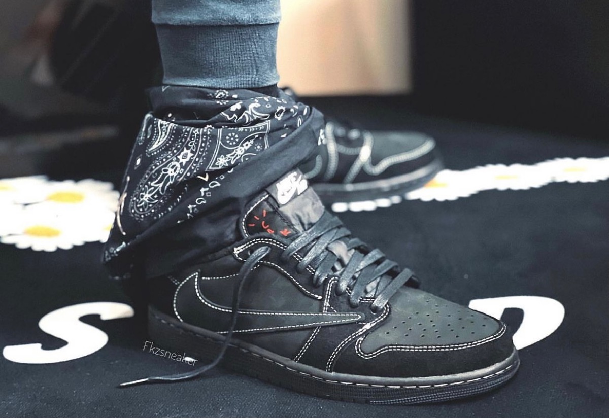 Travis Scott × Nike Air Jordan 1 Low OG SP “Black/Phantom”の国内