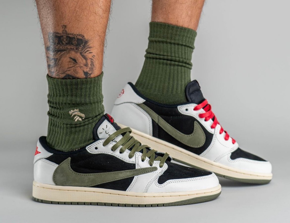 Travis Scott × Nike Wmns Air Jordan 1 Low OG SP “Medium Olive”の