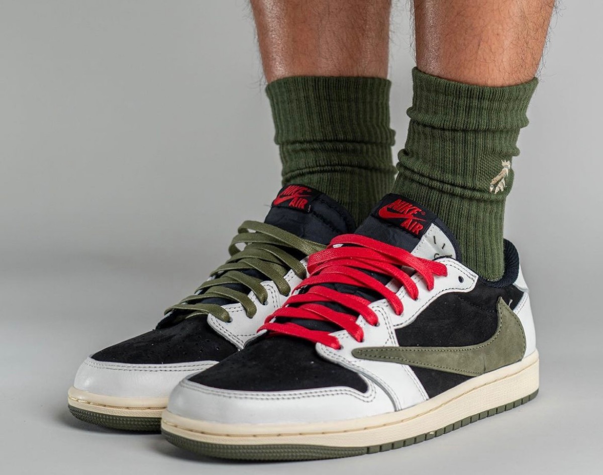 Travis Scott × Nike Wmns Air Jordan 1 Low OG SP “Medium Olive”の