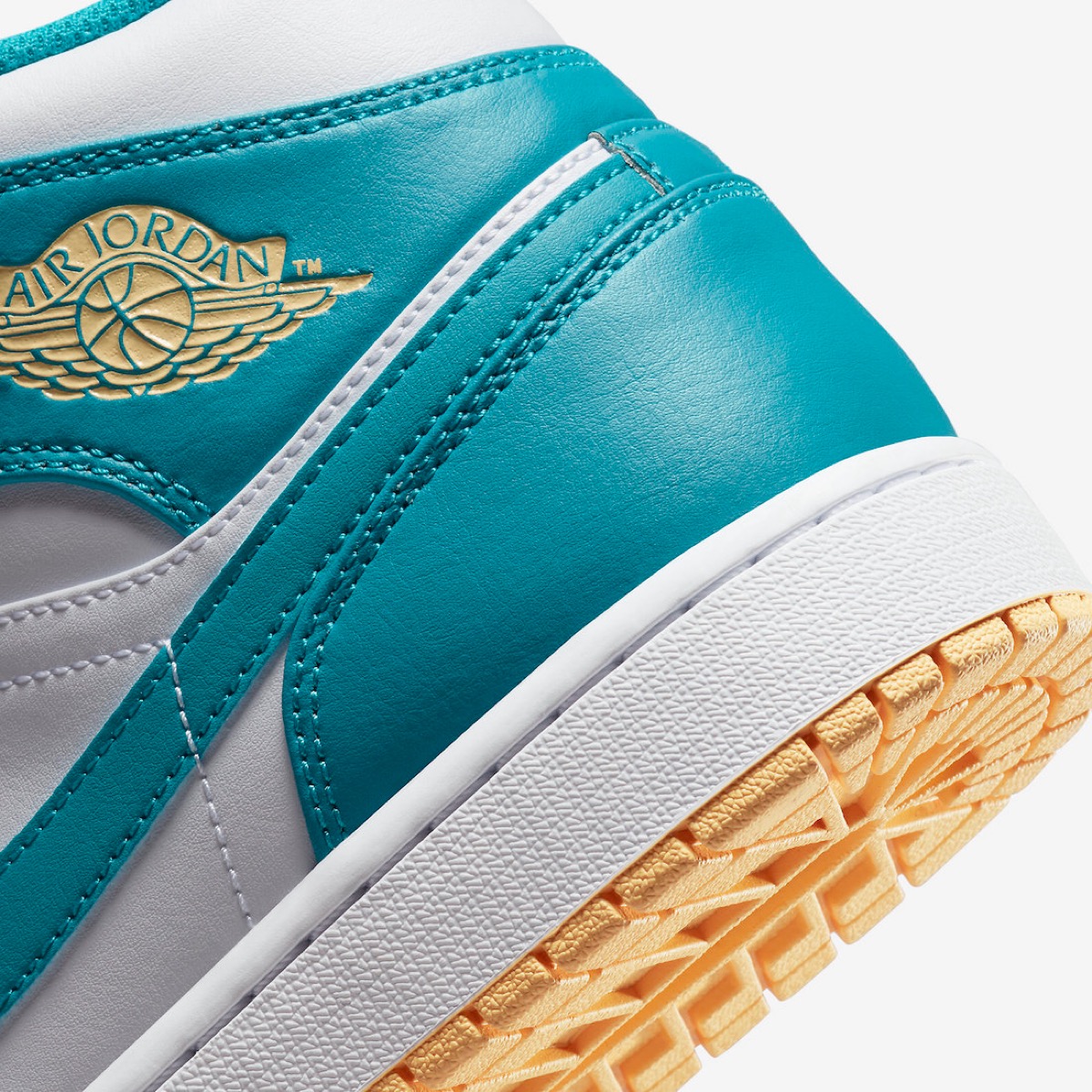 Nike Air Jordan 1 Mid “Aquatone”が国内5月6日に発売予定 ［DQ8426