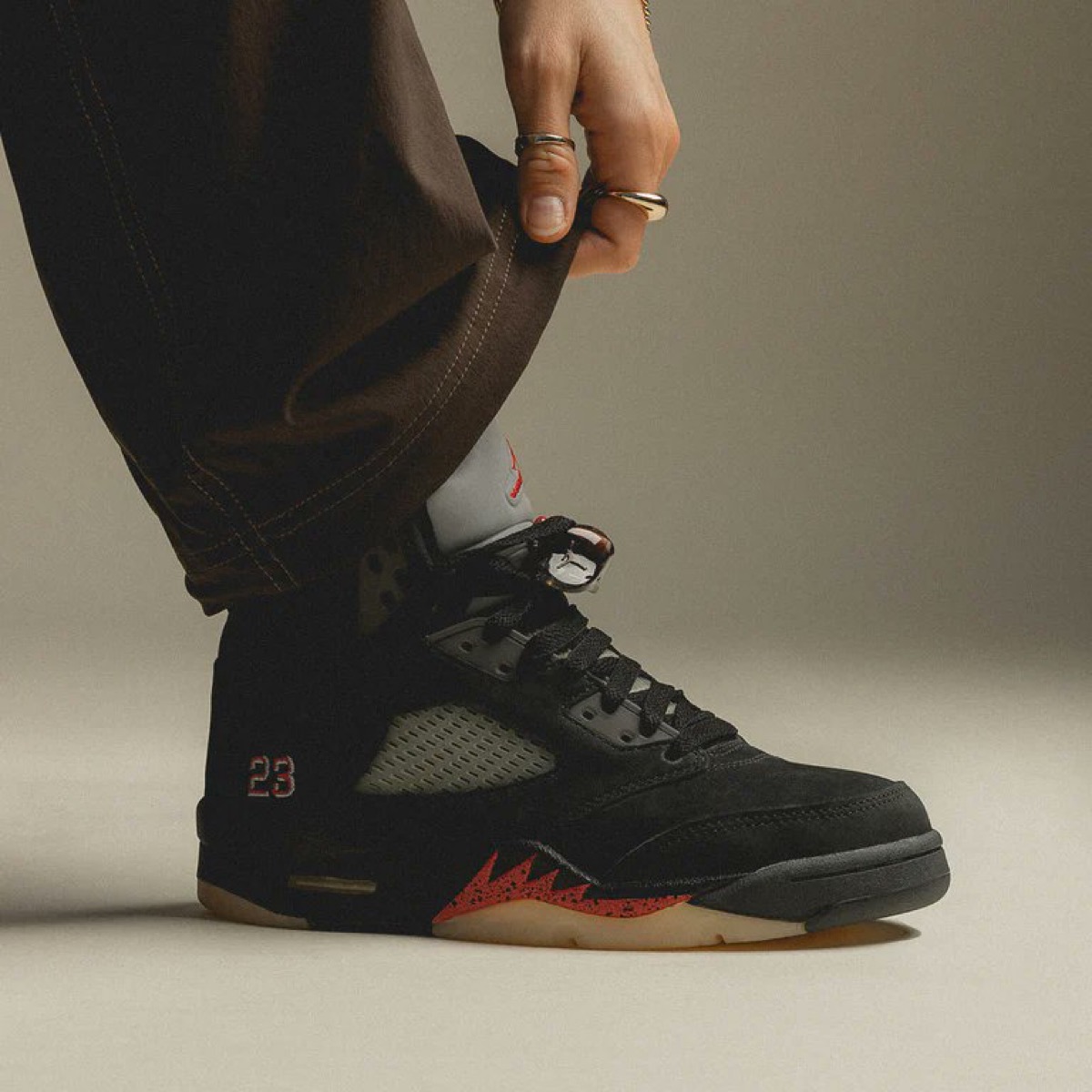 Nike Wmns Air Jordan 5 Retro GTX “Off Noir/Fire Red”が国内12月1日 ...