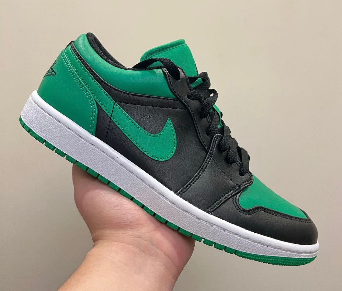 Nike Air Jordan 1 Low “Black/Lucky Green”が国内4月15日に発売予定