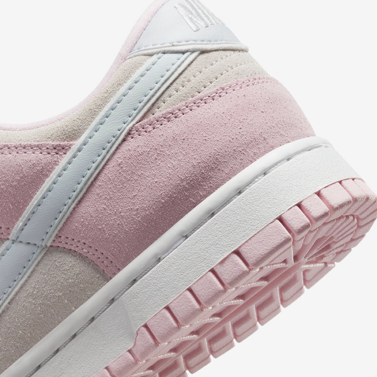 Nike Wmns Dunk Low LX “Black Suede” & “Pink Foam”が国内1月17日に