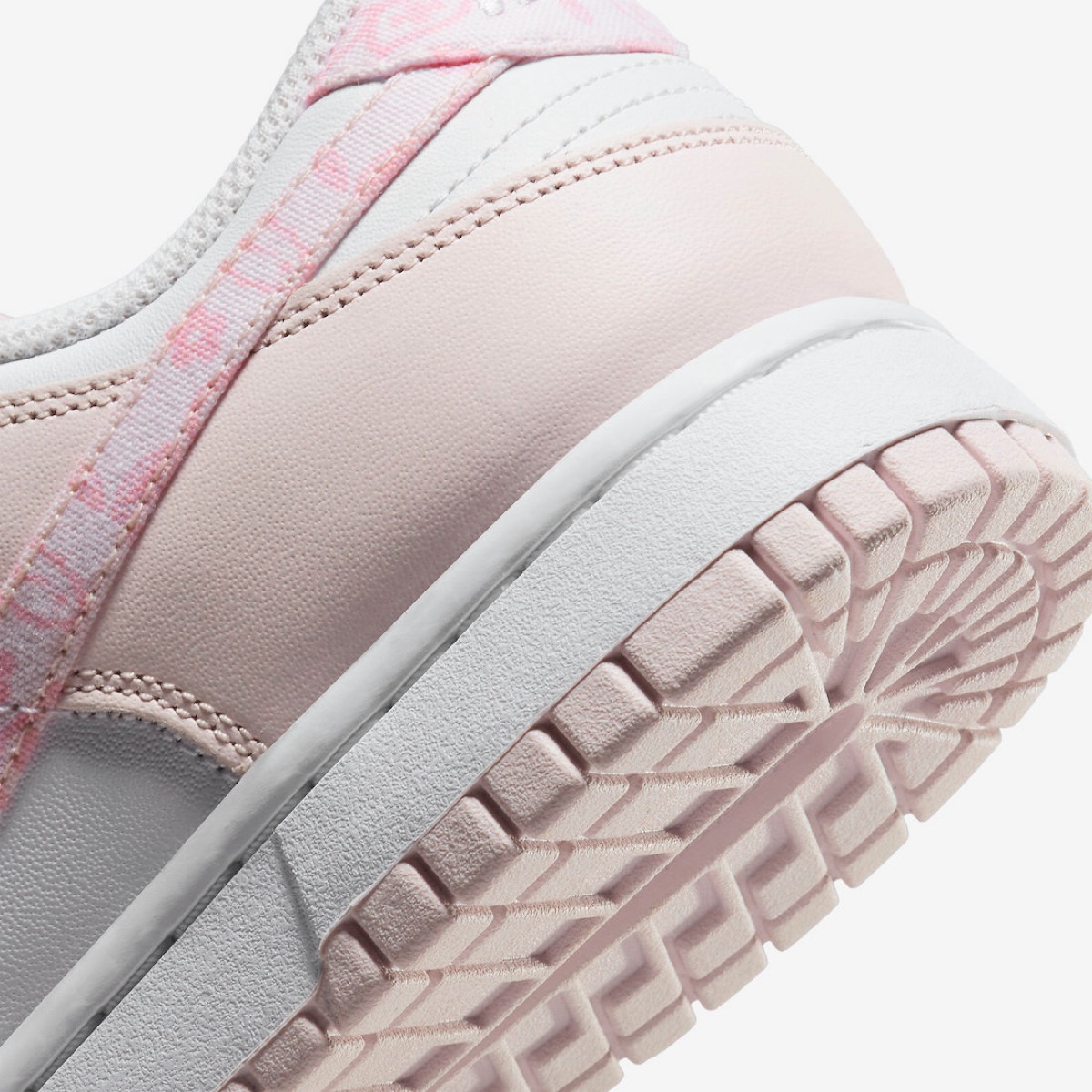 Nike Wmns Dunk Low ESS “Pink Paisley”が国内2月7日より発売予定