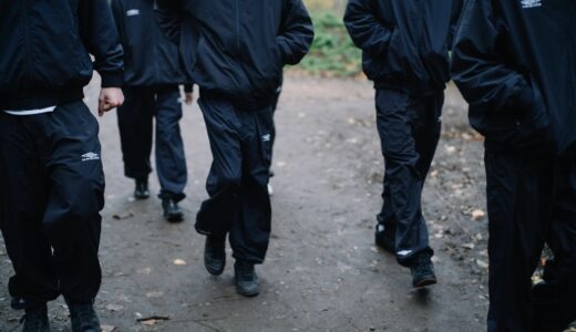 COMOLI × UMBRO コラボコレクションが国内12月16日に限定店舗で発売