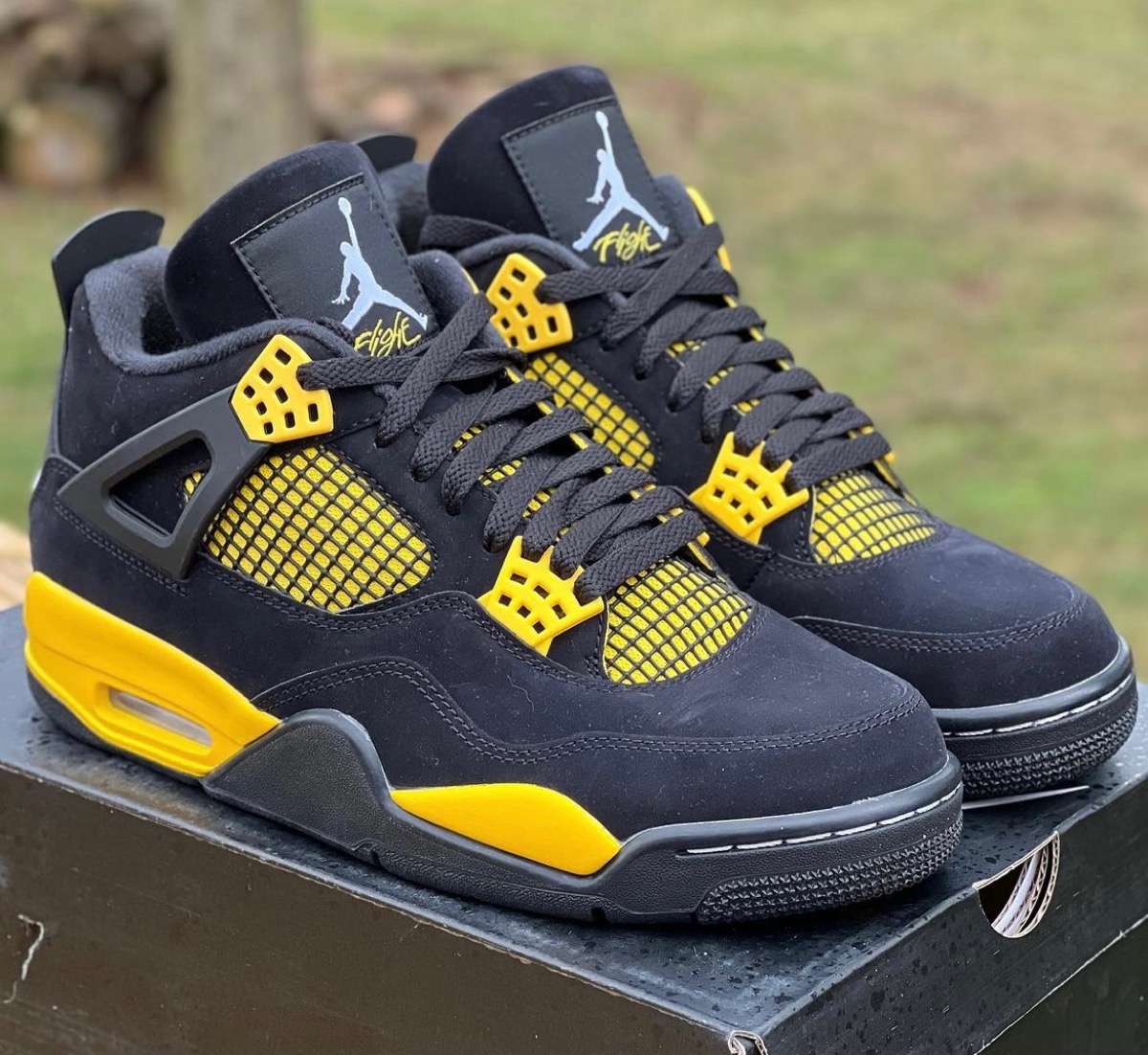 NIKE AIR JORDAN 4 RETRO Thunder AJ4 サンダー-