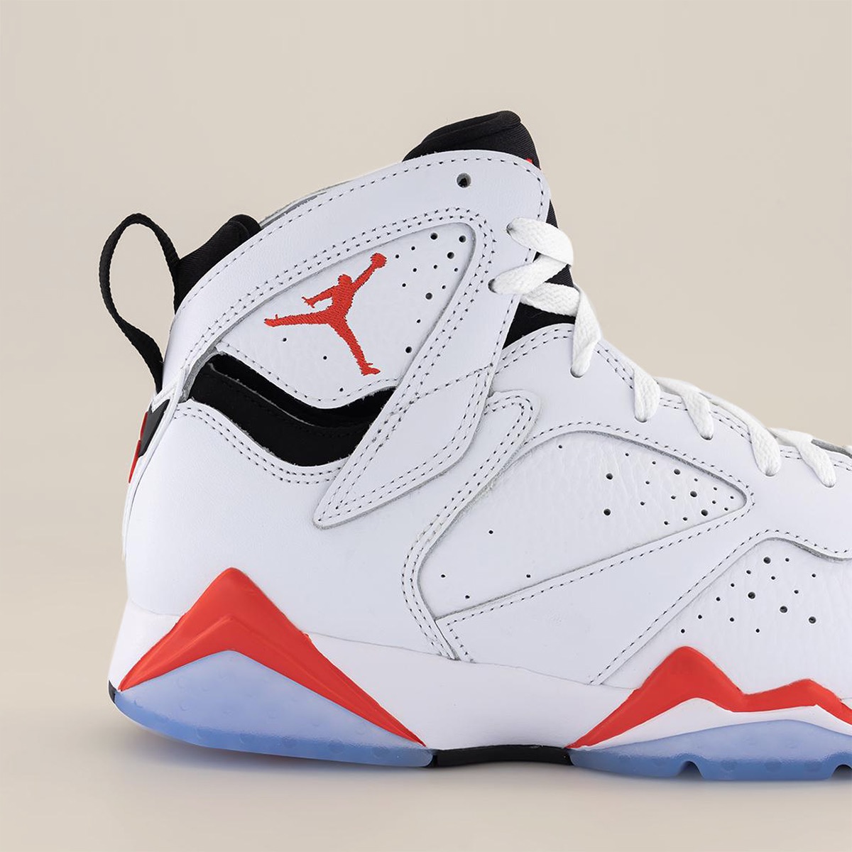 AJ6のOGカラーを再現した Nike Air Jordan 7 Retro “White Infrared”が ...