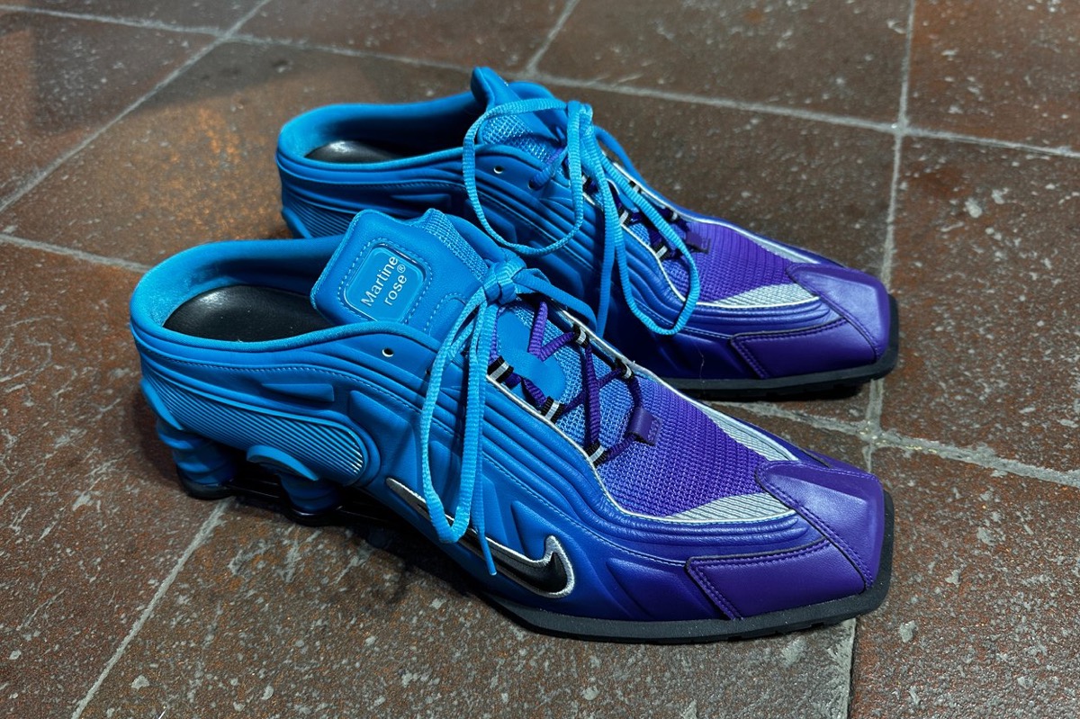 Martine Rose × Nike 『Shox MR4 “Scuba Blue” & “Safety Orange”』が ...