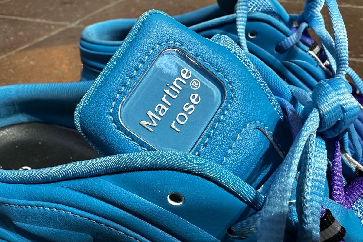 Martine Rose × Nike 『Shox MR4 “Scuba Blue” & “Safety Orange”』が