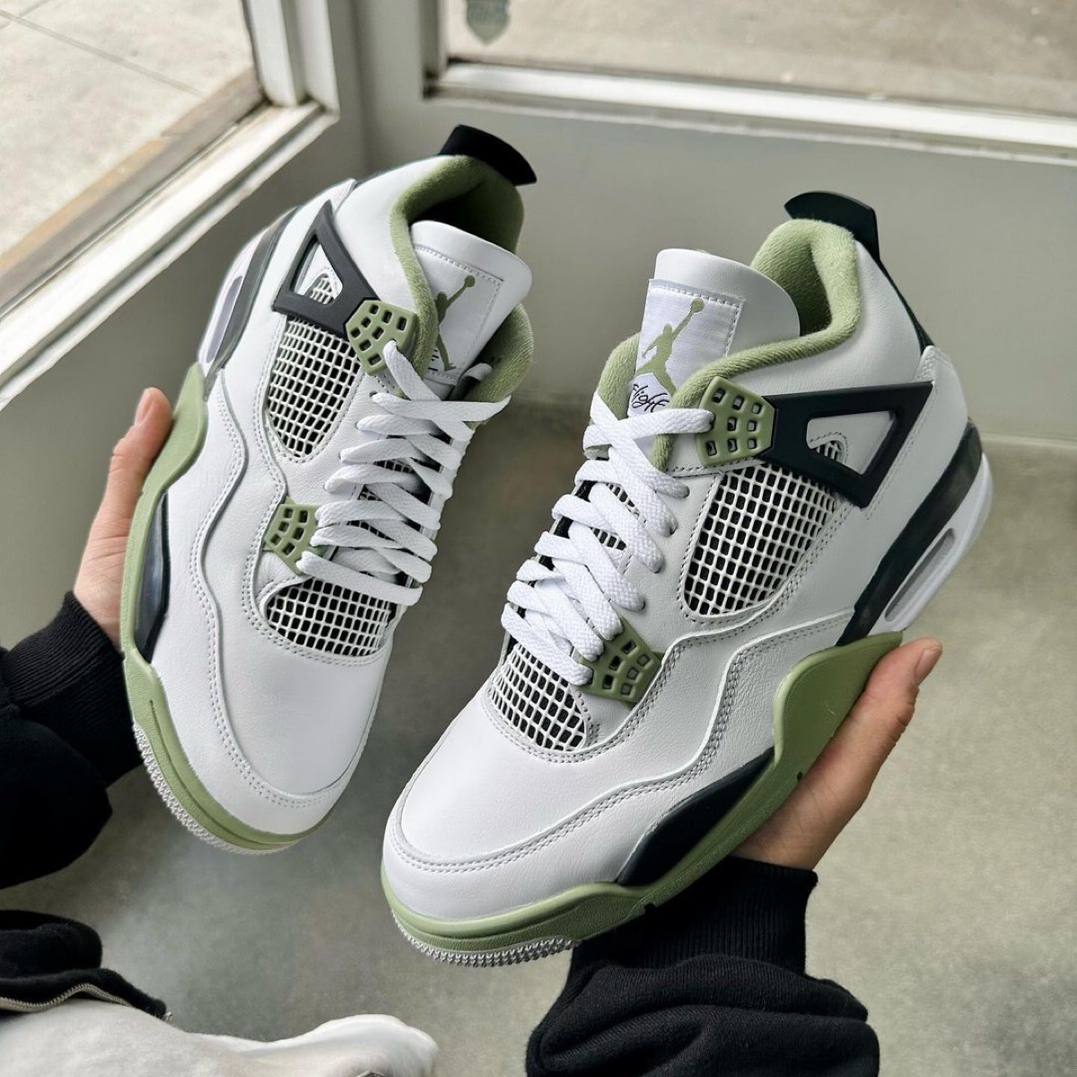 Nike Wmns Air Jordan 4 Retro “Oil Green”が国内2月24日に発売予定 ...