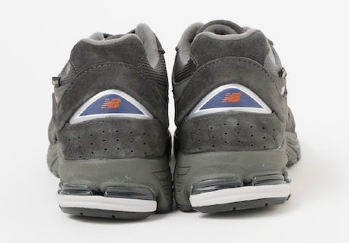 New Balance × BEAMS からGORE-TEXを採用した『2002R “CHARCOAL”』が