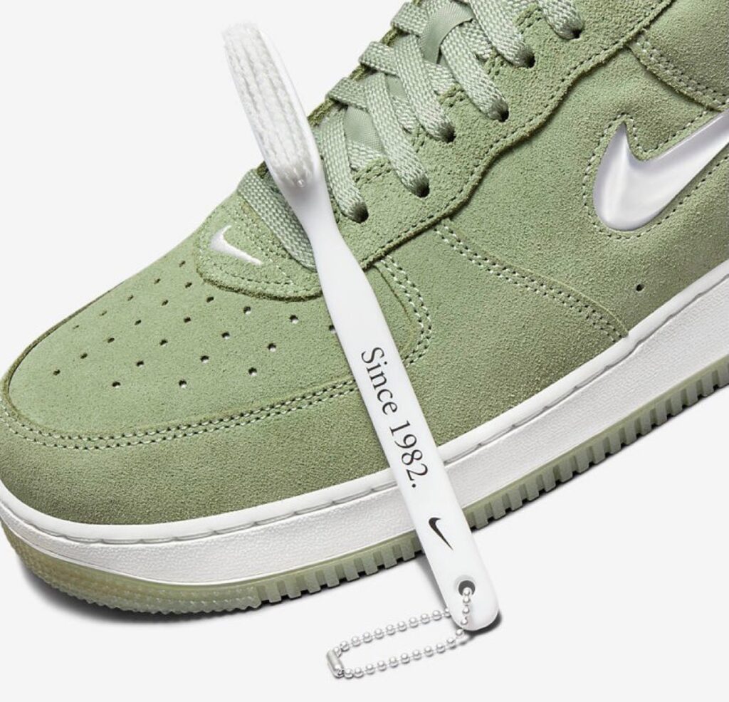 Nike Air Force 1 Low Retro Color of the Month “Oil Green Jewel”が ...