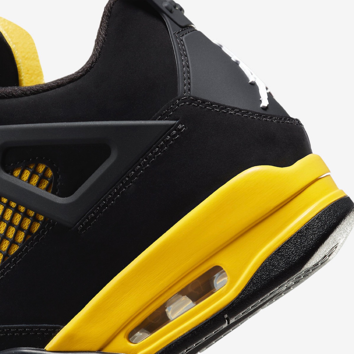 Nike Air Jordan 4 Retro “Thunder”が国内5月13日／5月26日に復刻発売