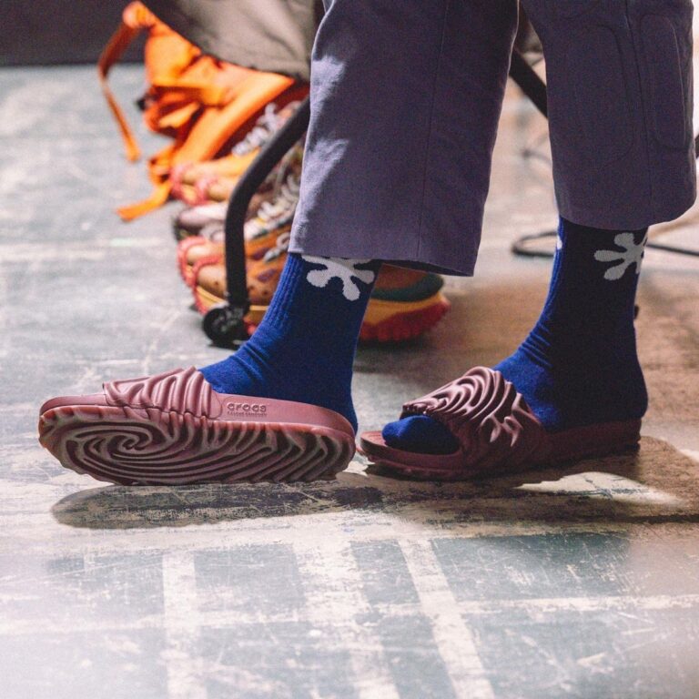 Salehe Bembury × Crocs Pollex Slideの新色“Parsnip”が国内11月17日より発売予定 | UP TO DATE