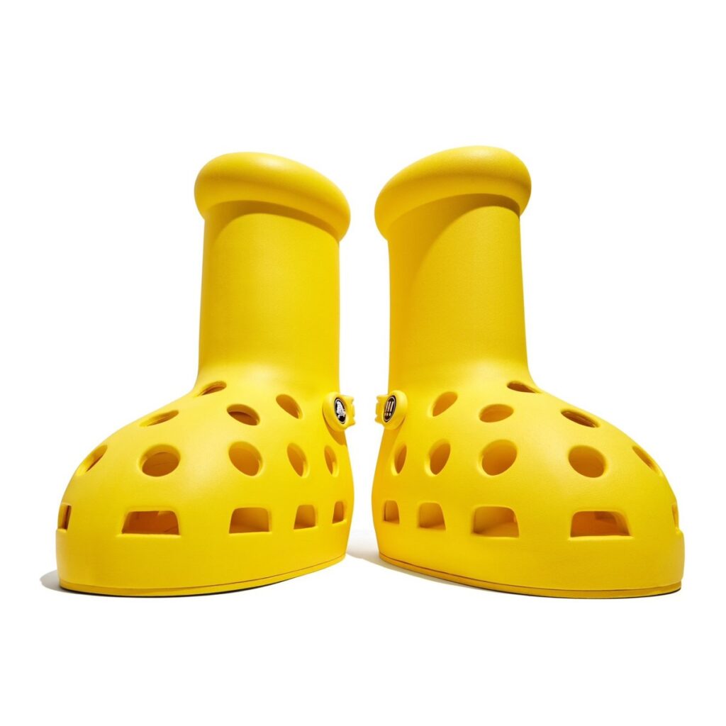 Crocs × MSCHF 『Big Yellow Boot』が8月9日に発売予定 | UP TO DATE