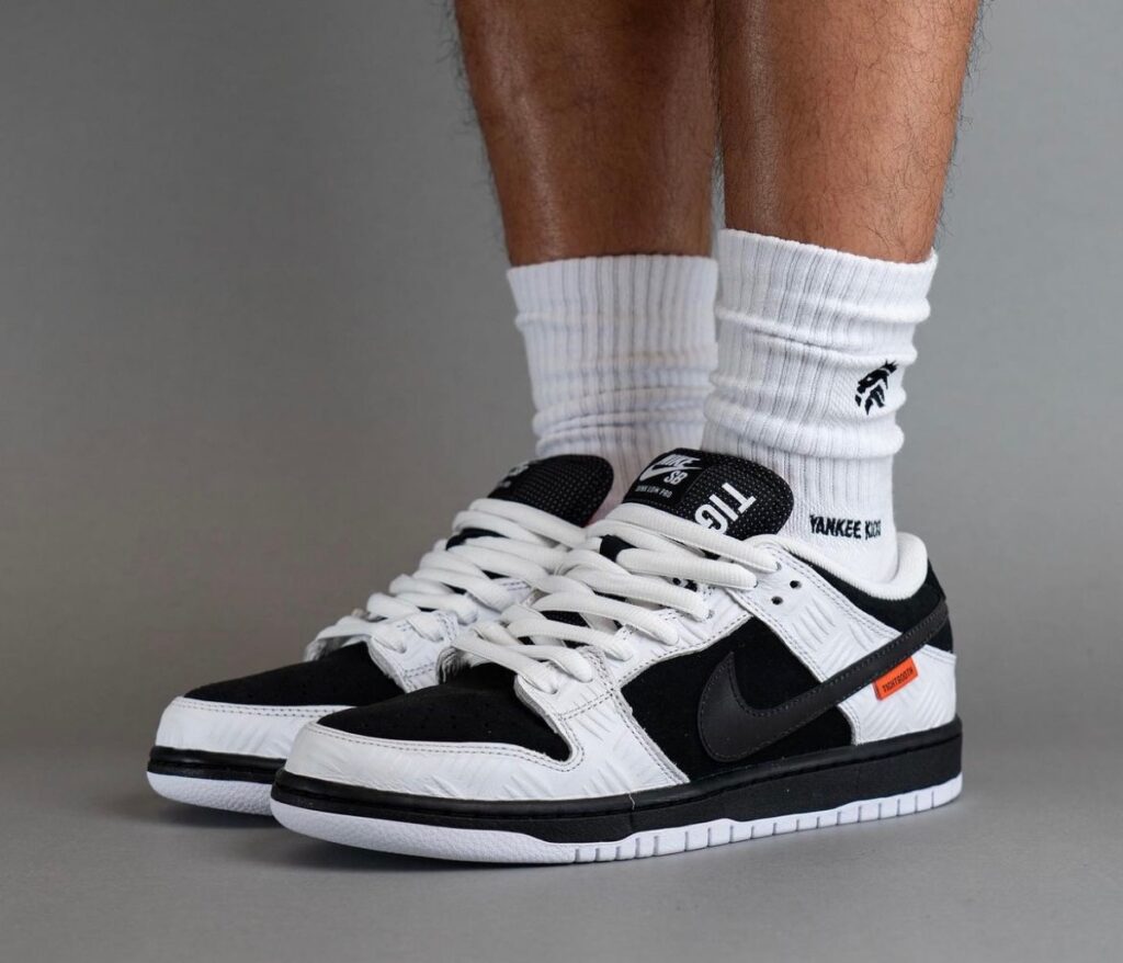 TIGHTBOOTH × SB DUNK LOW PRO 