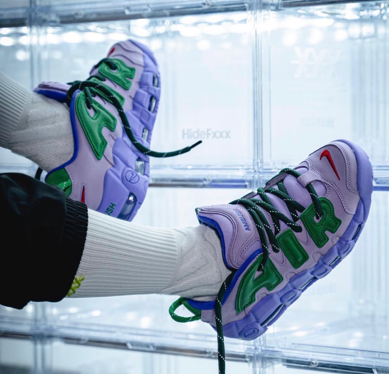 Nike × AMBUSH Air More Uptempo Low SPの新色が国内10月6日より発売