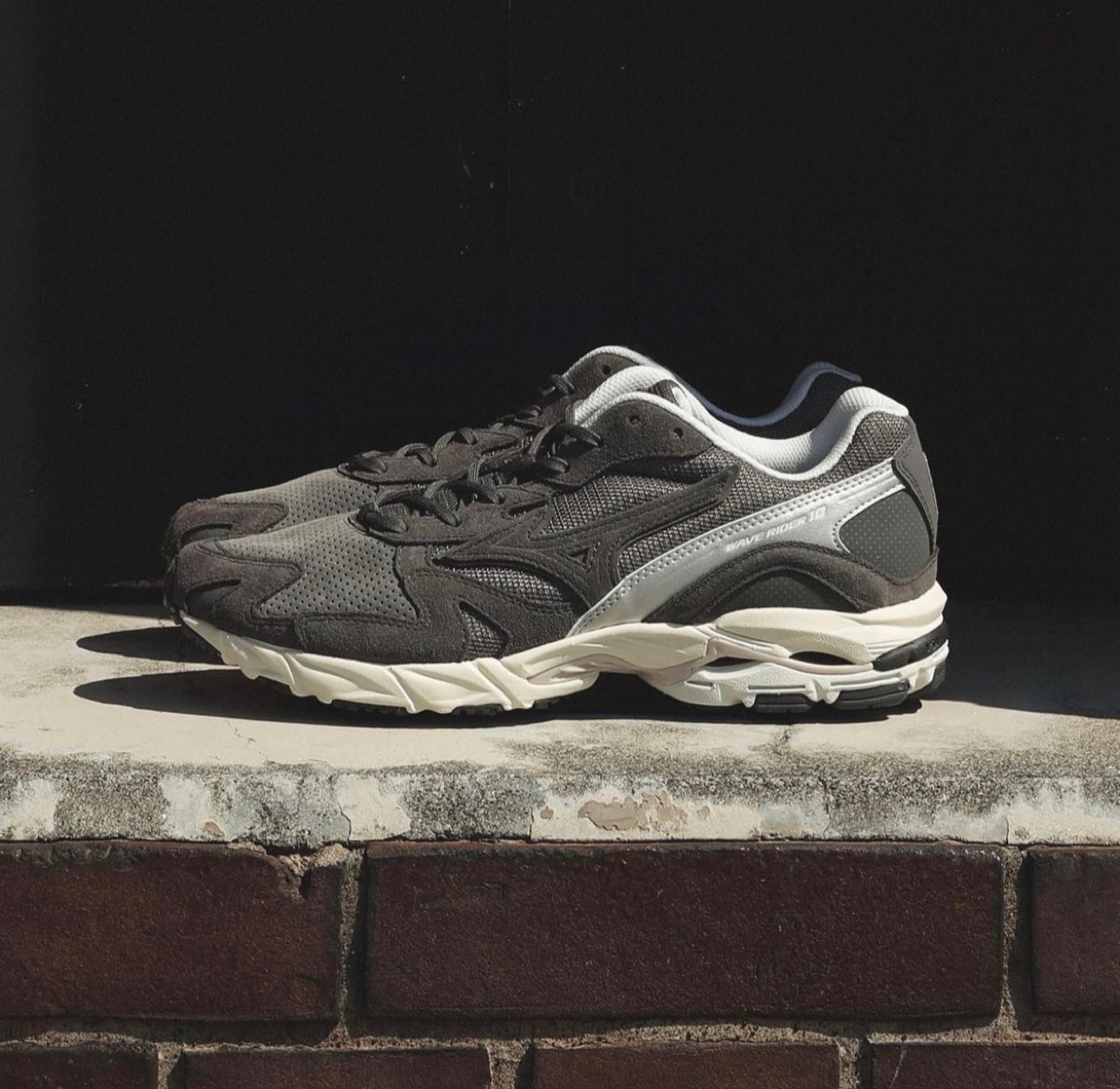 Mizuno Wave Rider 10 Premium “Steel Grey”が国内9月15日に発売