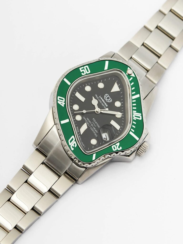 世界的に話題となった LAARVEE の歪んだ腕時計『PEA001』が国内10月28