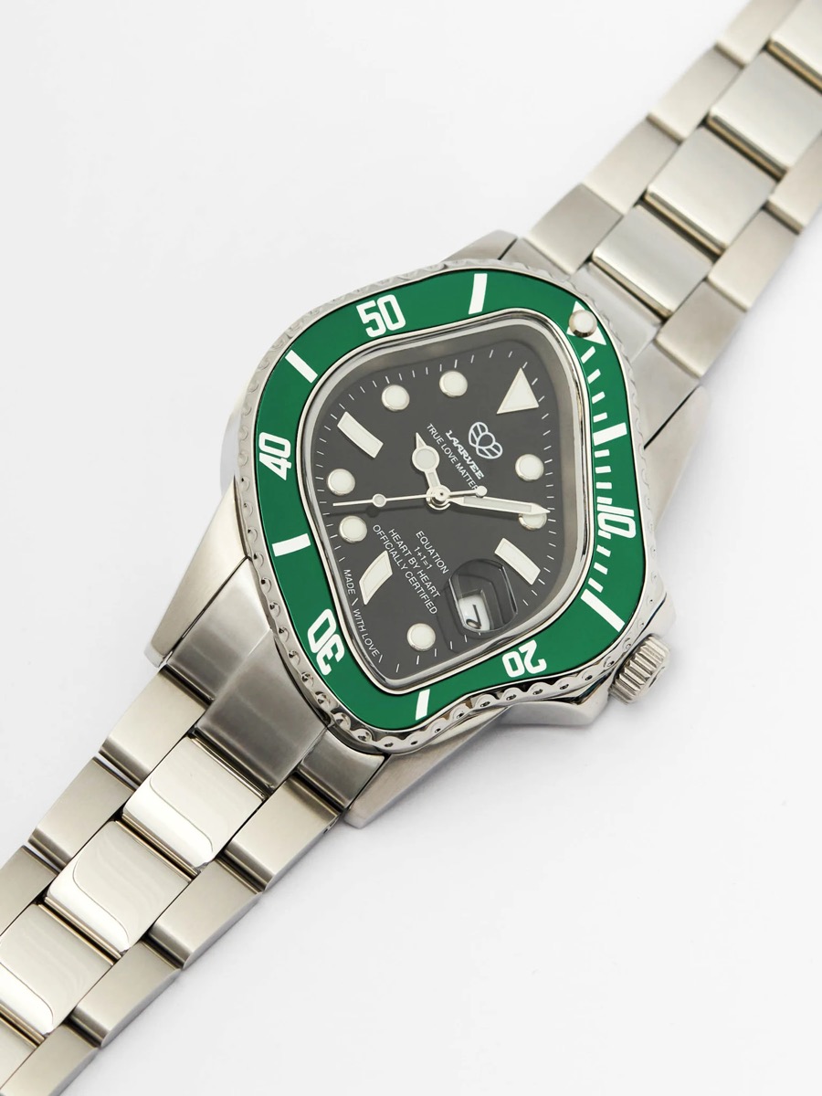 世界的に話題となった LAARVEE の歪んだ腕時計『PEA001』が国内10月28 ...