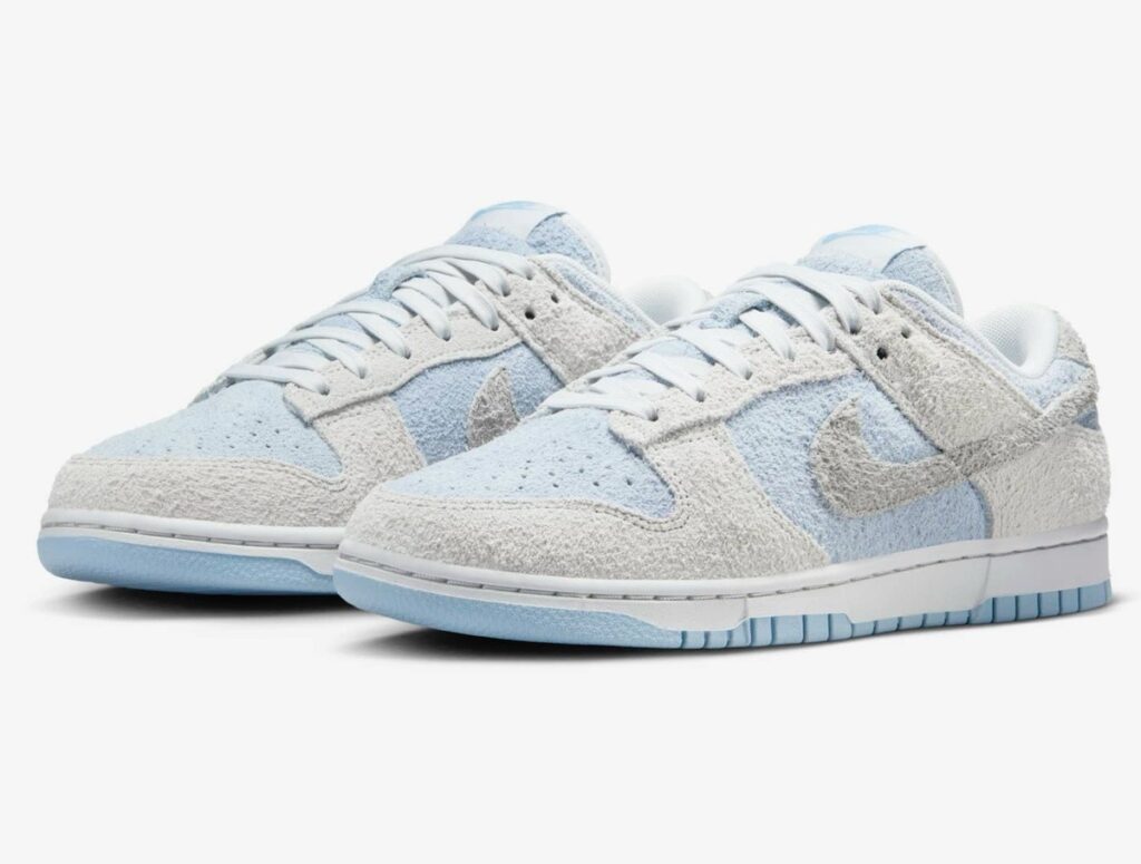 Nike Wmns Dunk Low “Photon Dust and Light Armory Blue”が1月