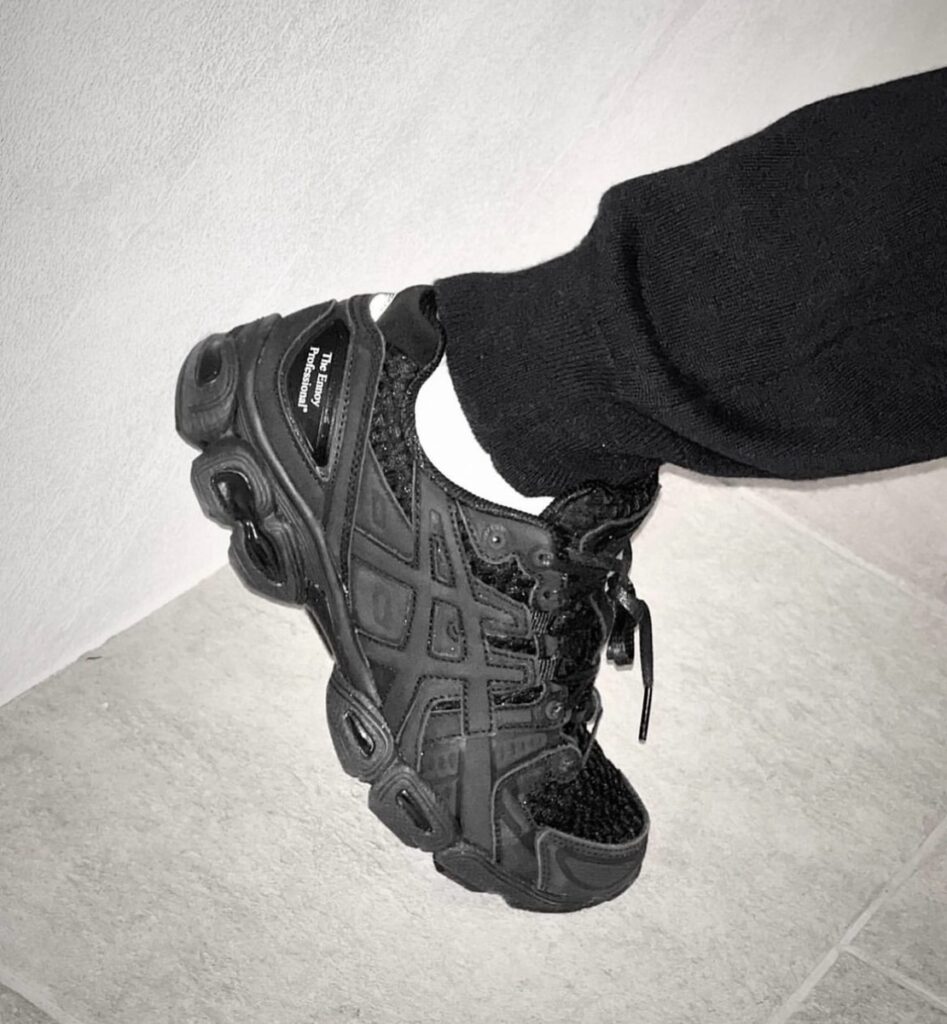 ENNOY × スタイリスト私物 × ASICS『GEL-NIMBUS 9 GTX “TRIPLE BLACK