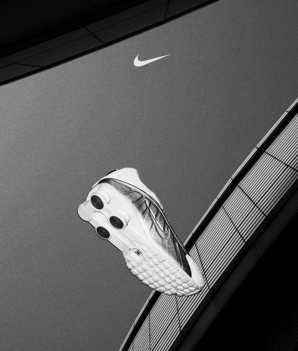 Nike Shox R4 “Black” & “White Silver”が国内4月8日に発売［AR3565