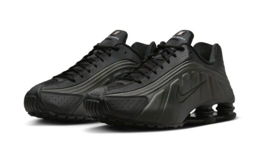 Nike Shox R4 “Triple Black”が国内1月17日より発売 ［HQ1988-001］