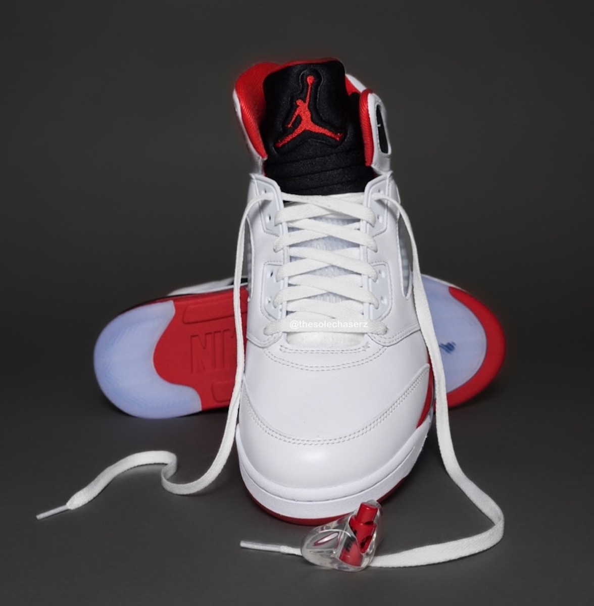 Nike Air Jordan 5 Retro “Fire Red Black Tongue”が9月13日に