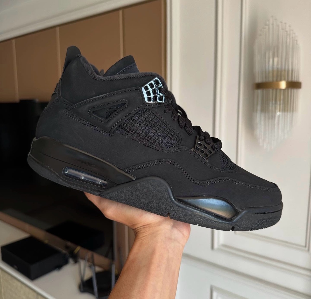 Nike Air Jordan 4 Retro “Black Cat”が11月28日に復刻発売予定