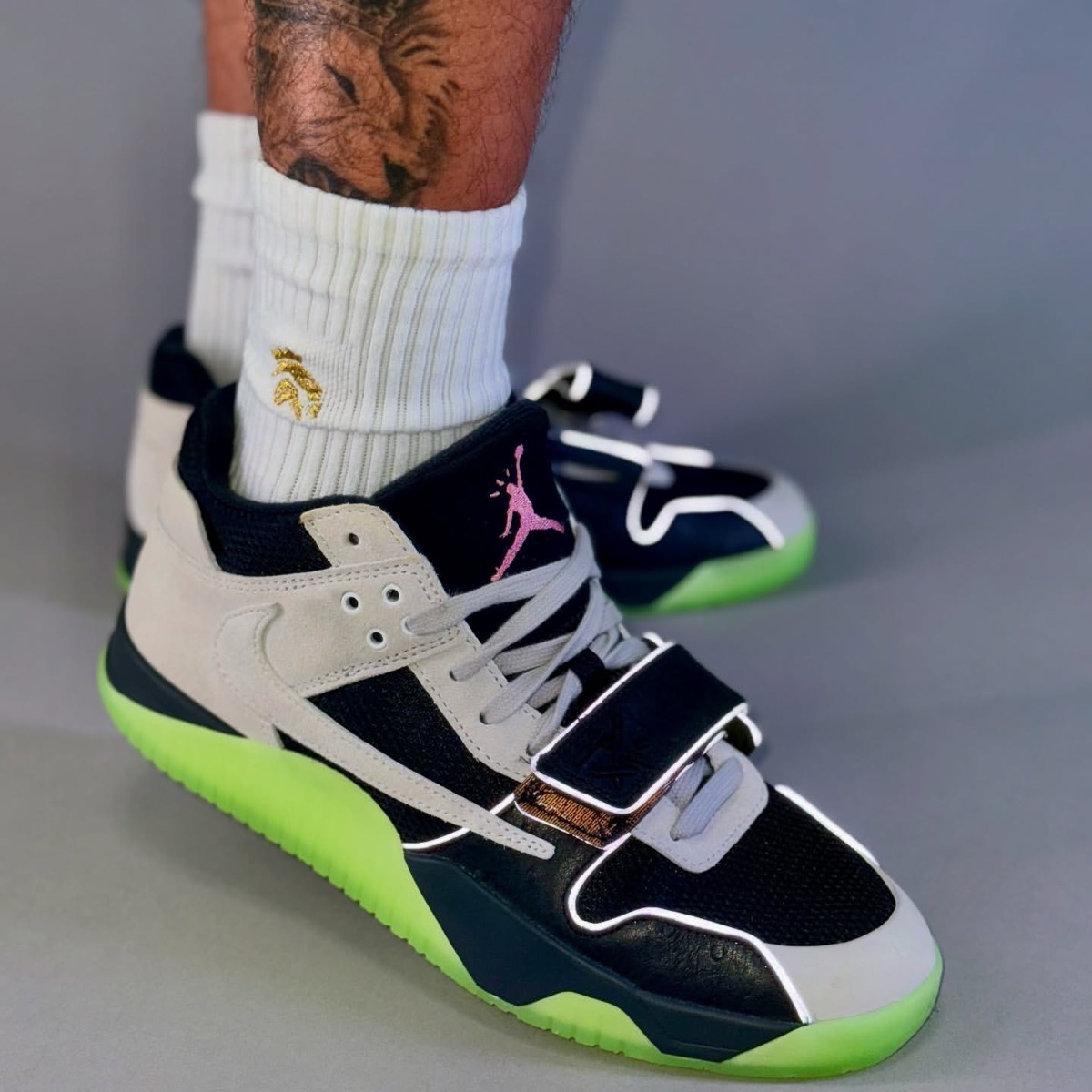 Chase B x Travis Scott x Nike Jordan CJ1 T-Rexx が10月8日