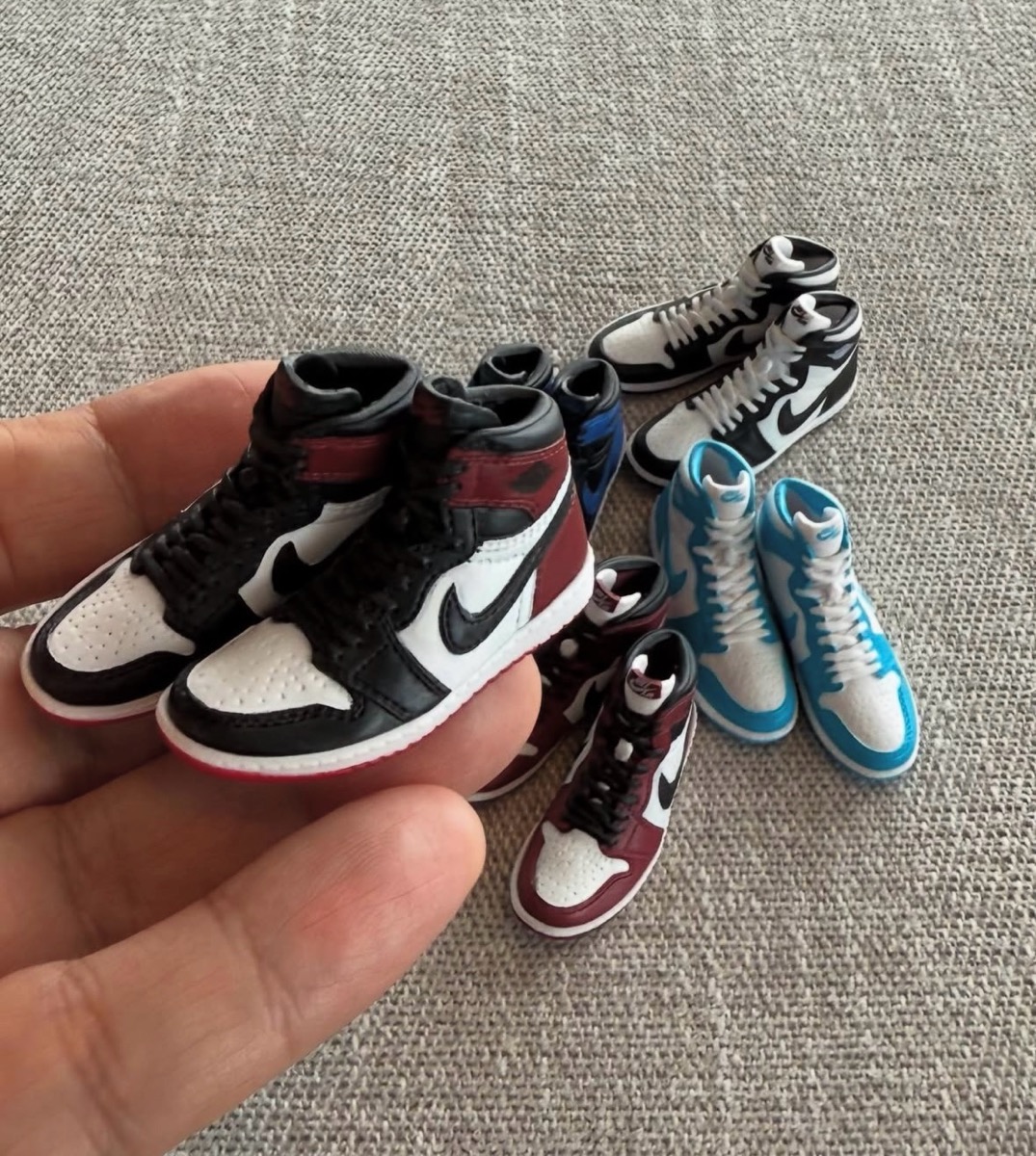 Nike x ガシャポン Air Jordan 1 High '85のミニチュア