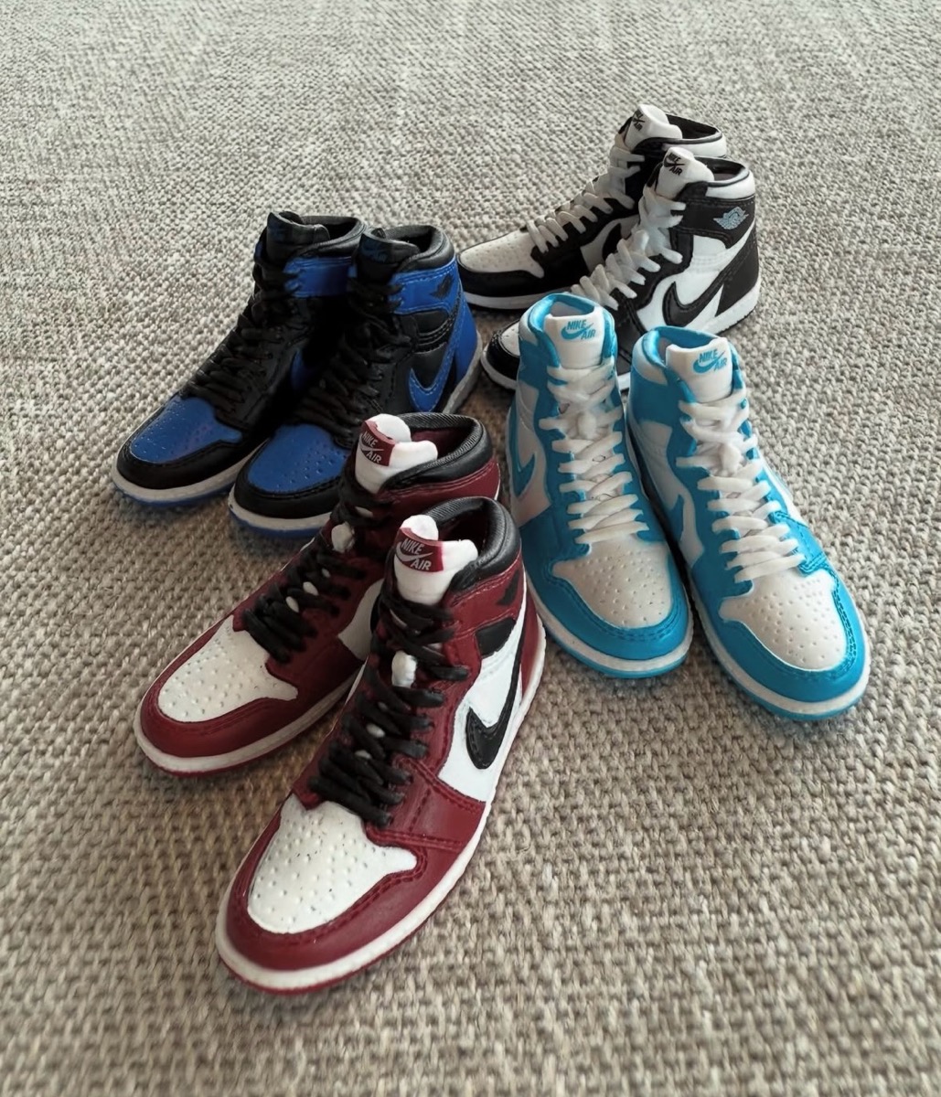 Nike Air Jordan 1 ミニフィギュア 24個セット Nike x ガシャポン Air Jordan 1 High '85のミニチュア