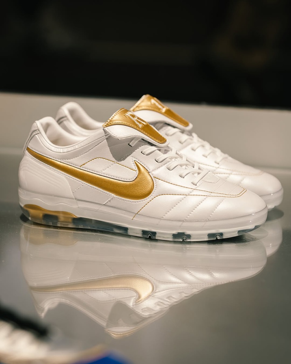 Nike Cryoshot Tiempo Legend R10 “Touch of Gold”が発売予定［IQ8164