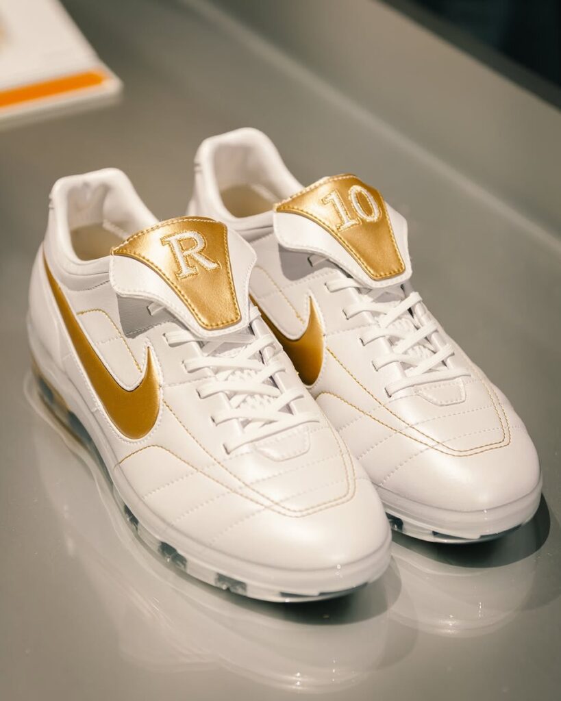 Nike Cryoshot Tiempo Legend R10 “Touch of Gold”が発売予定［IQ8164