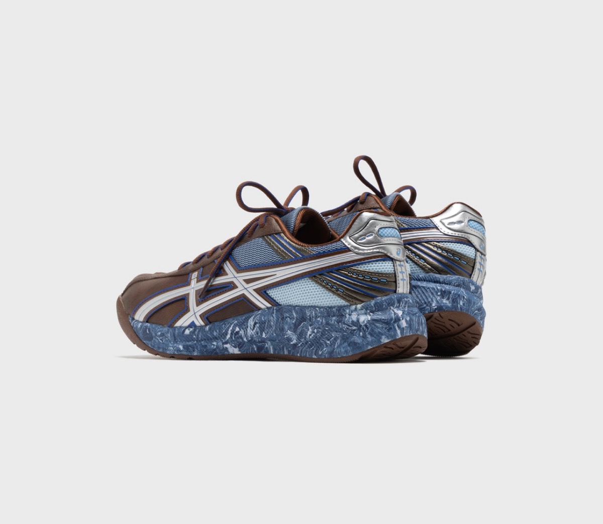 Kiko Kostadinov x ASICS タビ型スニーカー第4弾『LYASA FF II』が国内